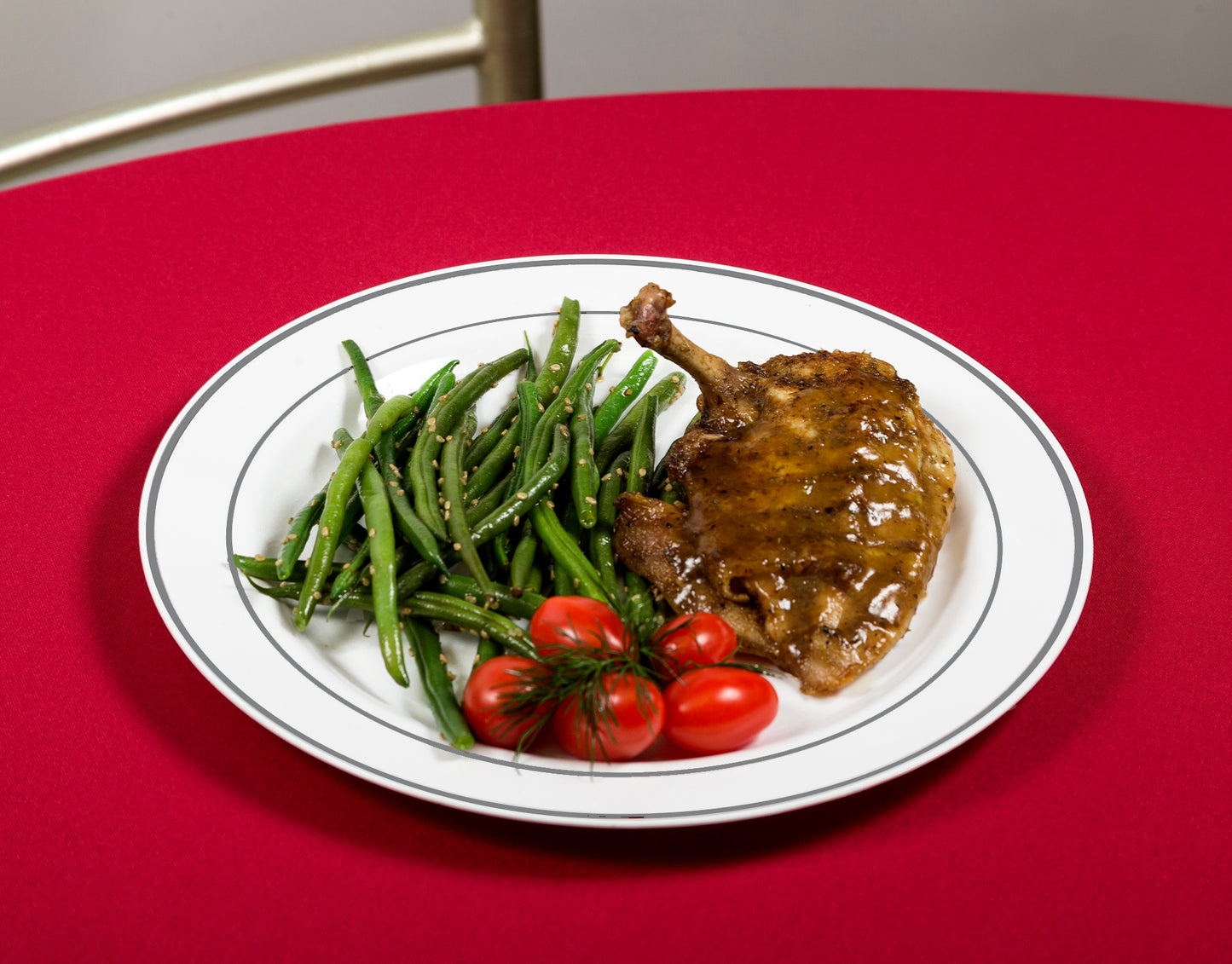 Disposable Dinner Plates in Bulk